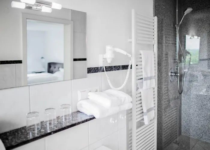 Gasthof Lindenbuck Hotel *